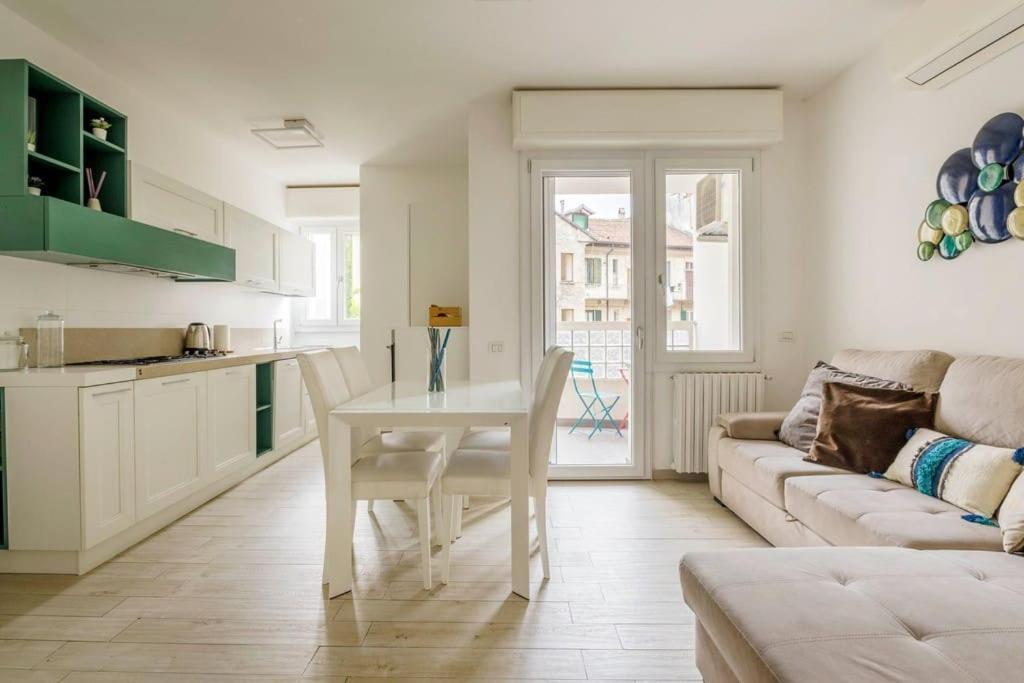 Brand New 3 Bedrooms In Navigli Area Appartamento